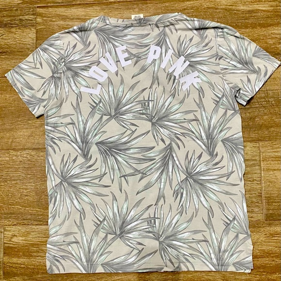 PINK Victoria Secret boyfriend palm print v-neck t-shirt - Picture 2 of 3